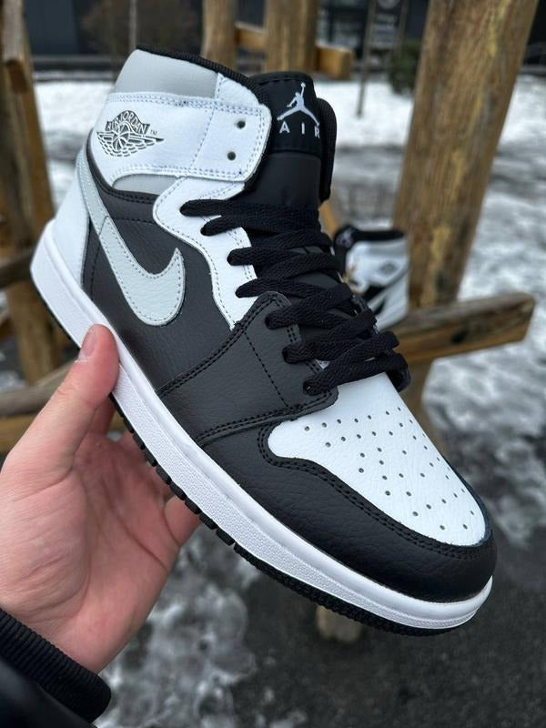 Nike Air Jordan 1 Mid "White/Black/Light Smoke Grey"