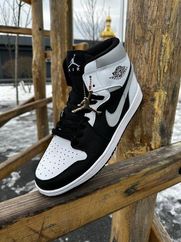 Nike Air Jordan 1 Mid "White/Black/Light Smoke Grey"