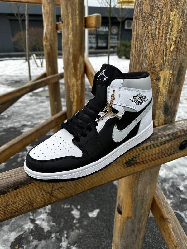 Nike Air Jordan 1 Mid "White/Black/Light Smoke Grey"