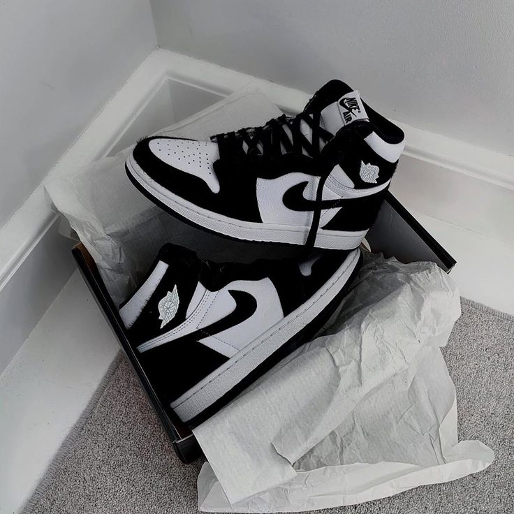 Nike Air Jordan 1 Mid "Panda Black/White"