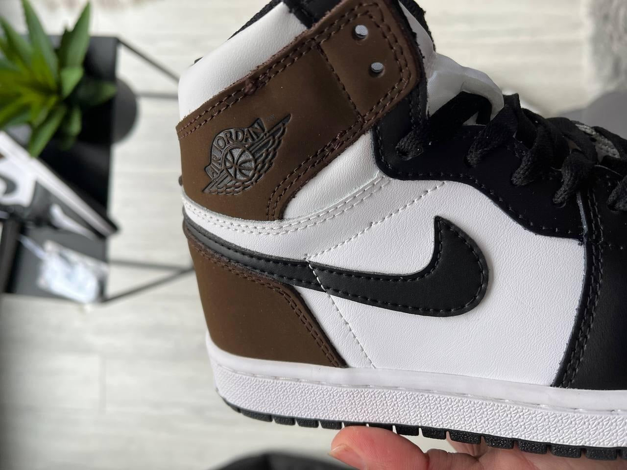 Nike Air Jordan 1 Mid “Mocha Black/White”