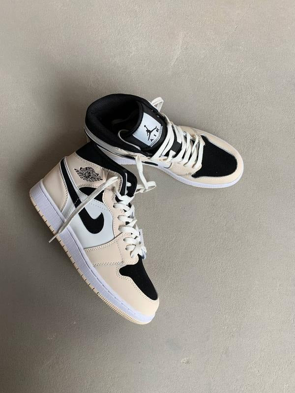Nike Air Jordan 1 Mid “Sand/Black/White”