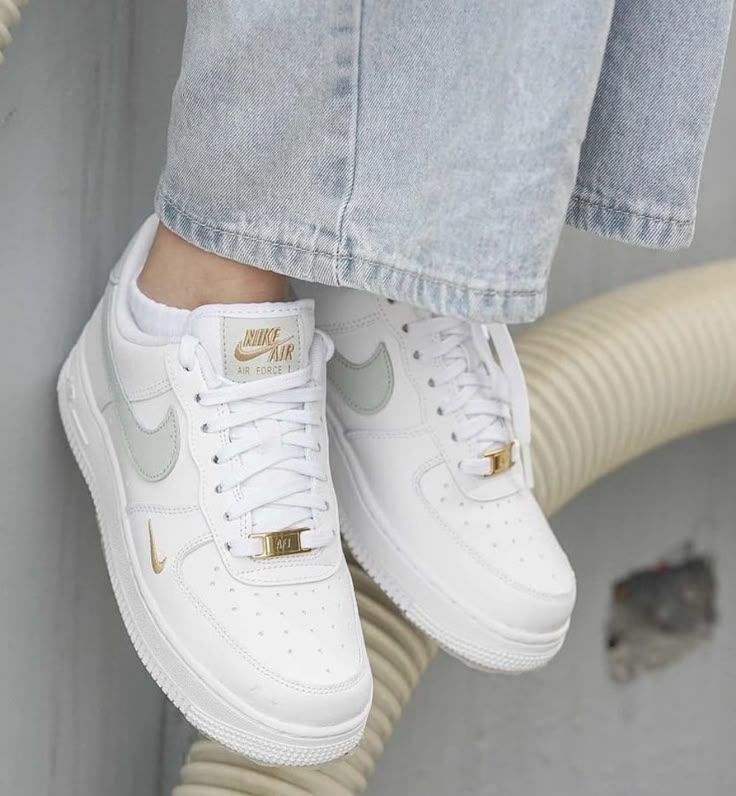 Nike Air Force 1 Low "White/Green/Gold" – Unisex Sneakers