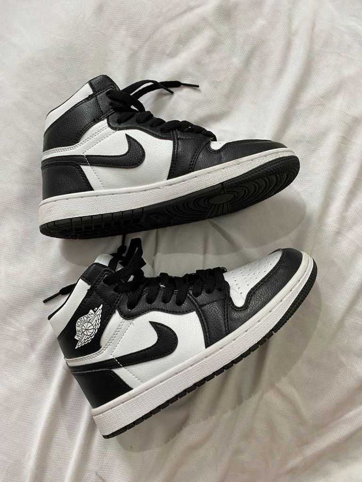 Nike Air Jordan 1 Mid "Panda Black/White"