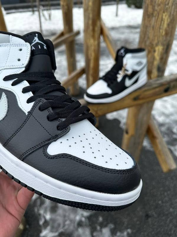 Nike Air Jordan 1 Mid "White/Black/Light Smoke Grey"