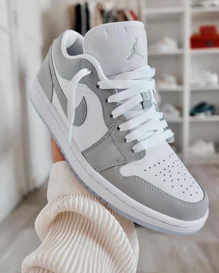 Nike Air Jordan 1 Low "Light Smoke Grey/White
