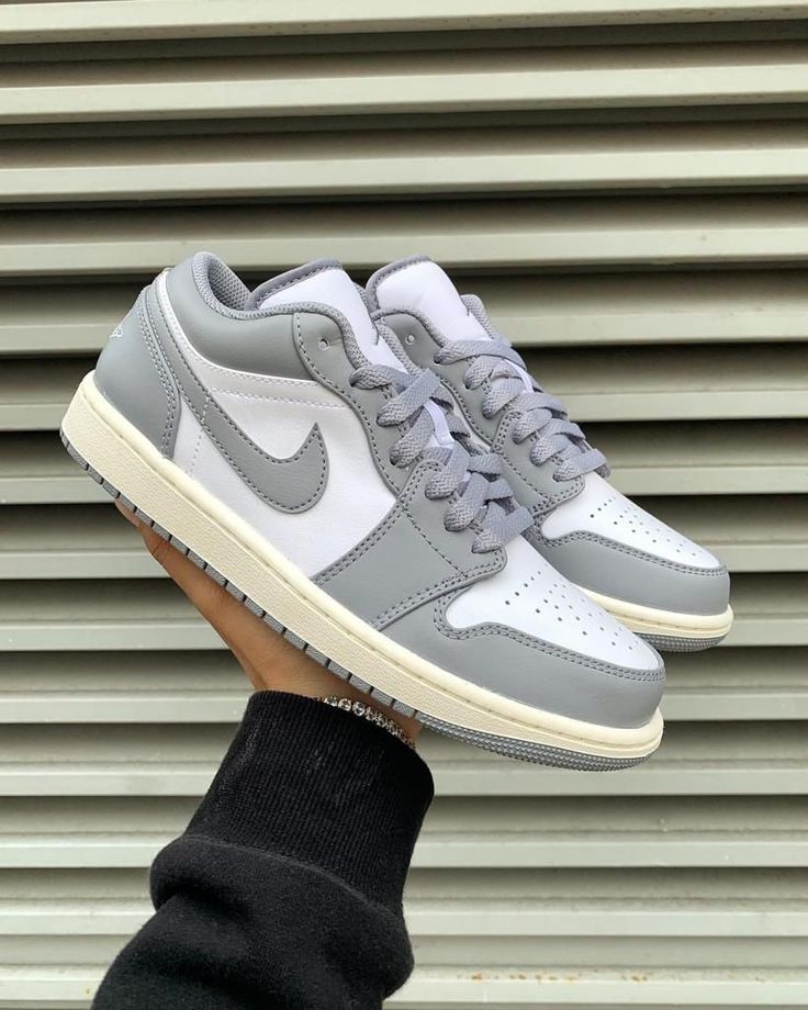 Nike Air Jordan 1 Low "Light Smoke Grey/White