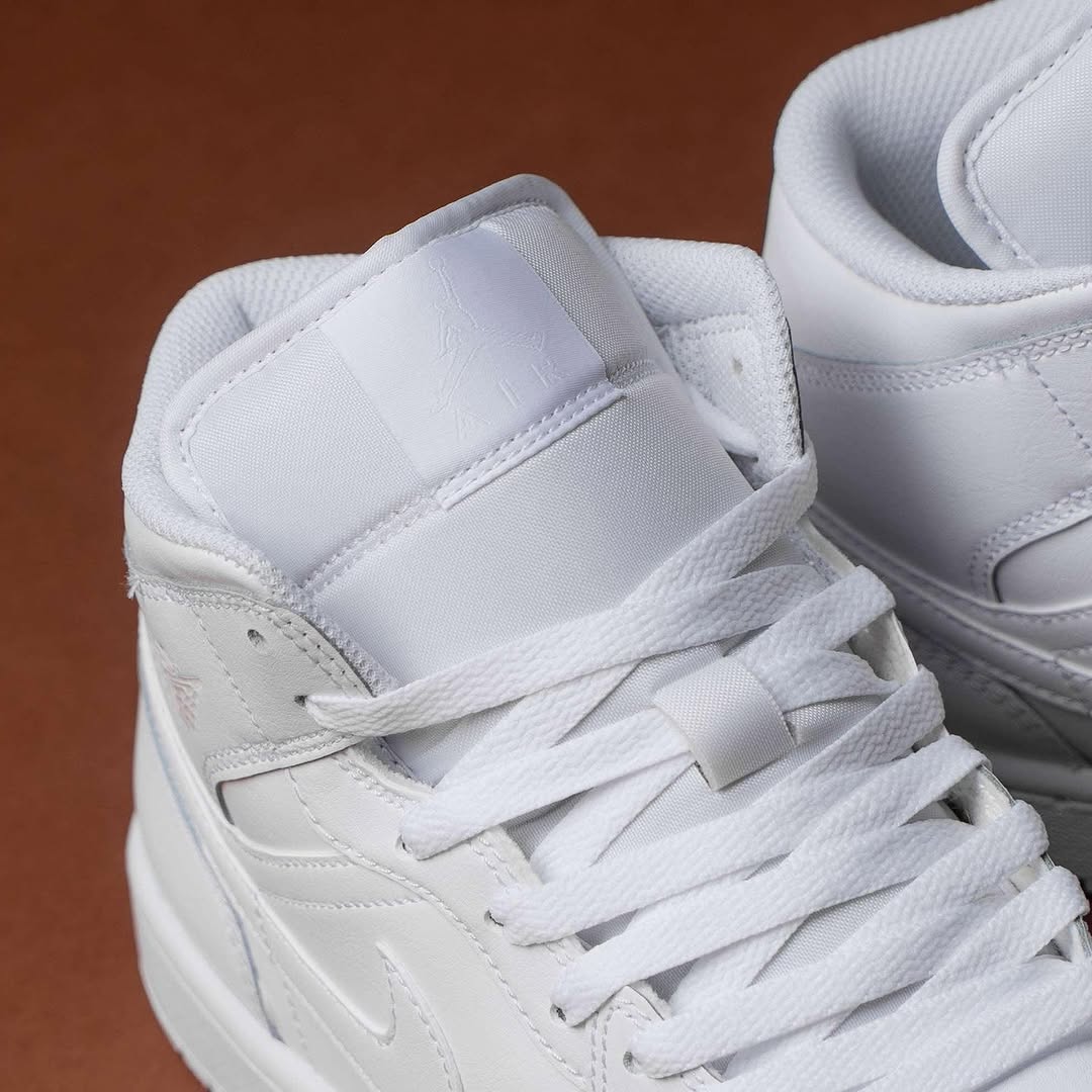Nike Air Jordan 1 Mid "Triple White"