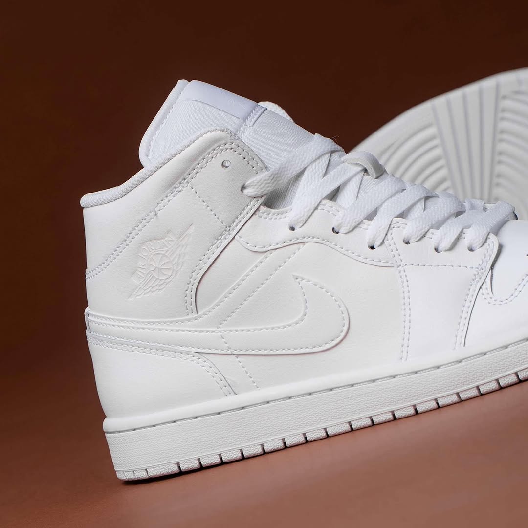 Nike Air Jordan 1 Mid "Triple White"