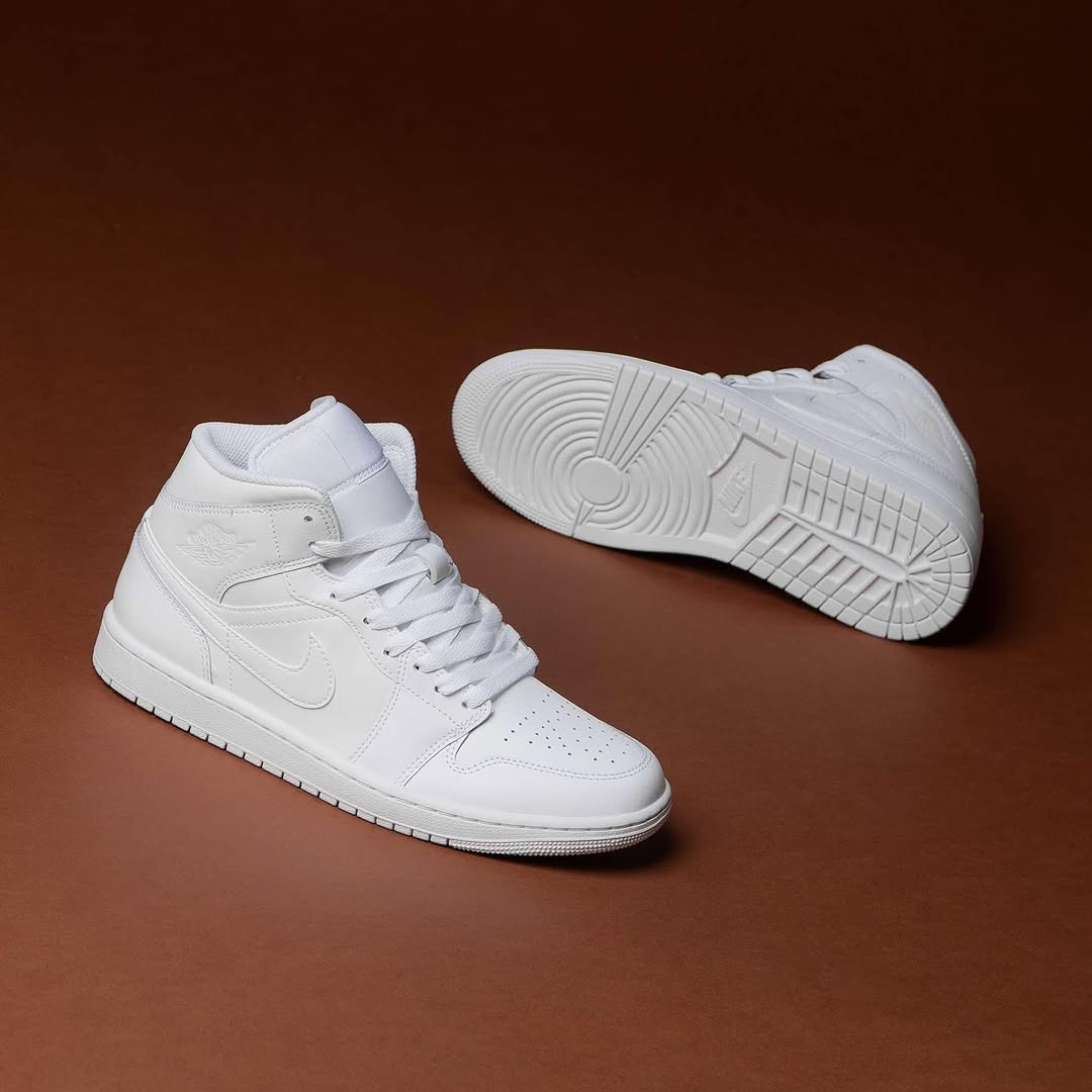 Nike Air Jordan 1 Mid "Triple White"