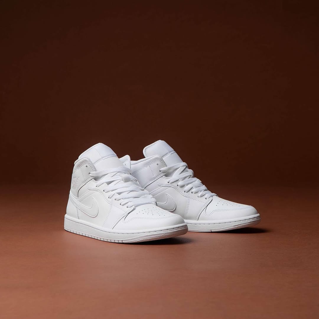 Nike Air Jordan 1 Mid "Triple White"