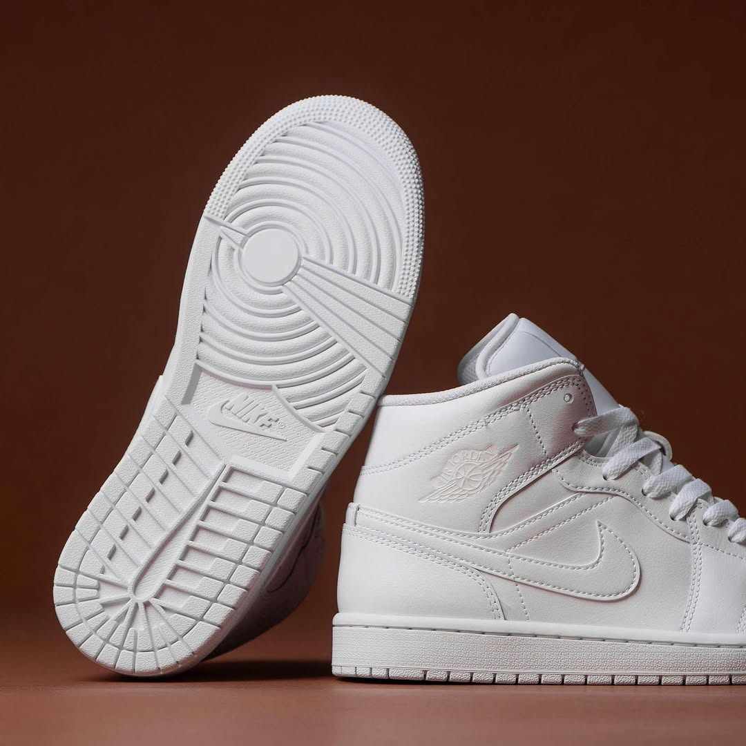 Nike Air Jordan 1 Mid "Triple White"