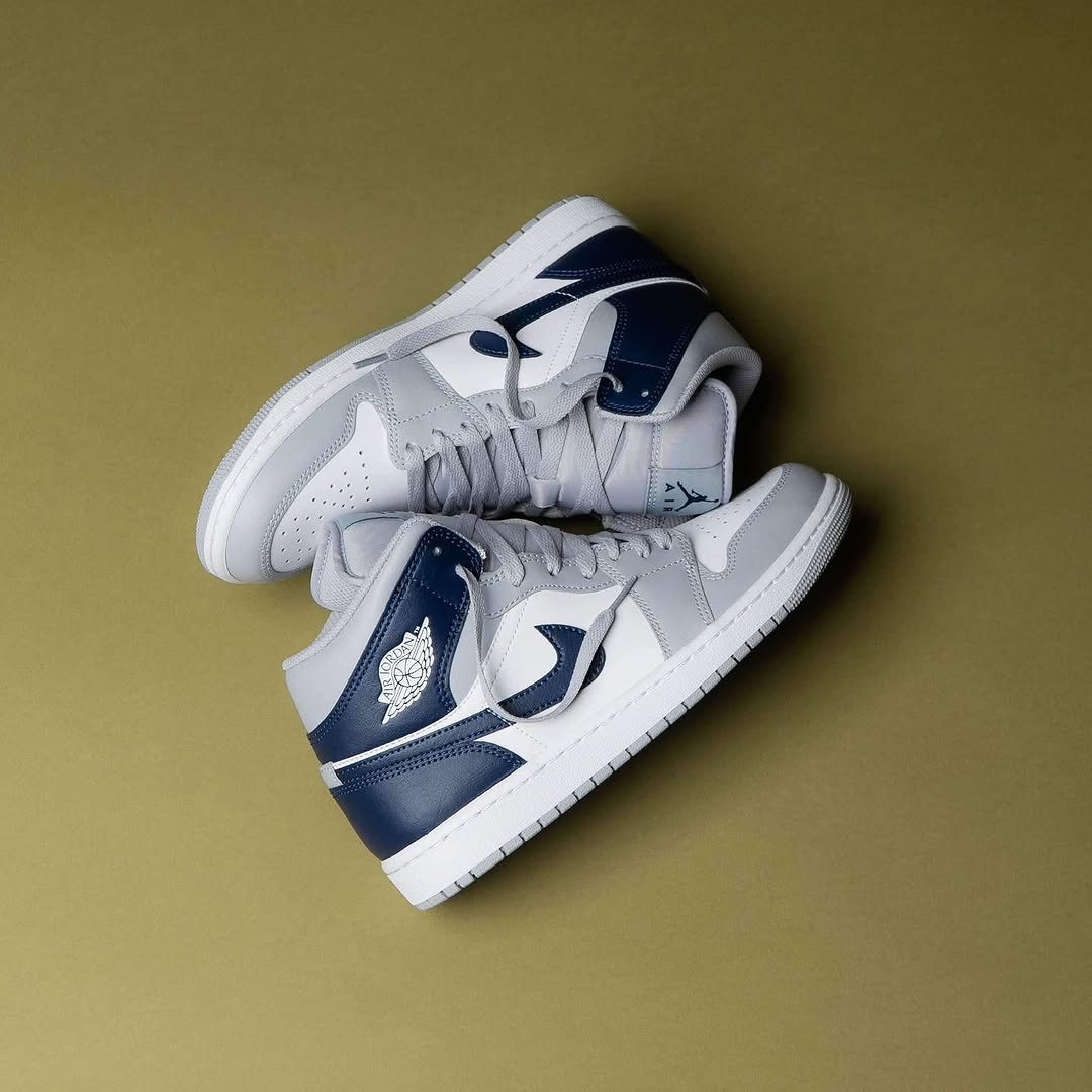 Nike Air Jordan 1 Mid "White/Stealth Grey/Navy"