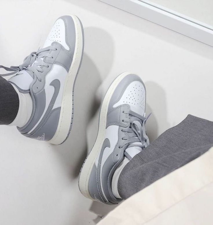 Nike Air Jordan 1 Low "Light Smoke Grey/White
