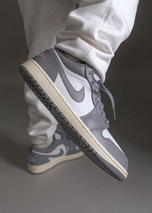 Nike Air Jordan 1 Low "Light Smoke Grey/White