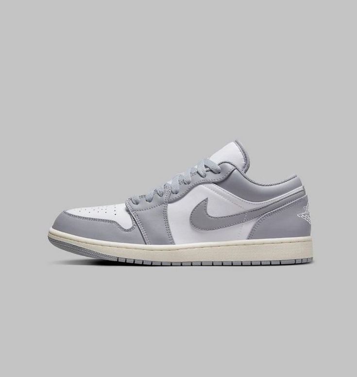Nike Air Jordan 1 Low "Light Smoke Grey/White
