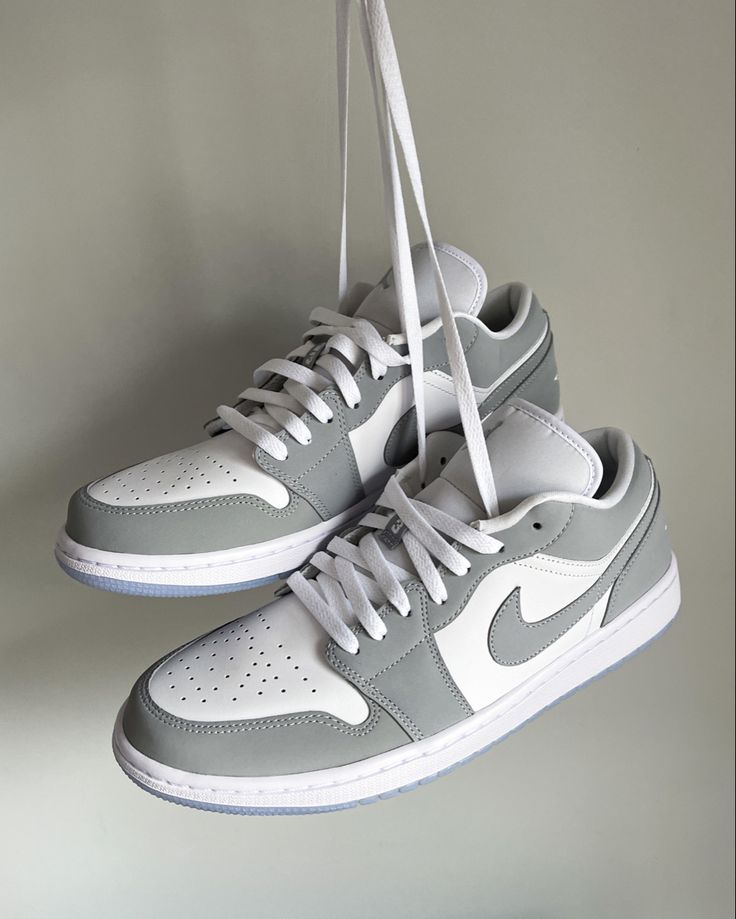 Nike Air Jordan 1 Low "Light Smoke Grey/White
